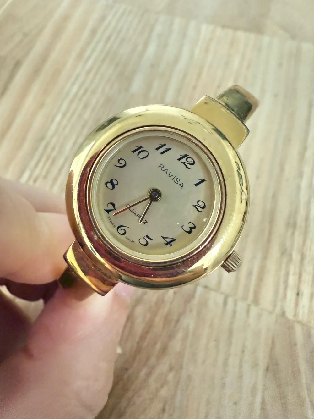 Ravisa ladies gold tone hinged bracelet Swiss made watch NEW BATTERY